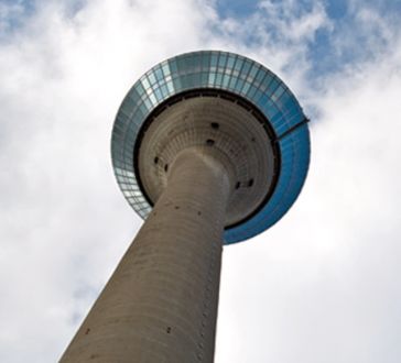 Hellgold Fernsehturm Düsseldorf